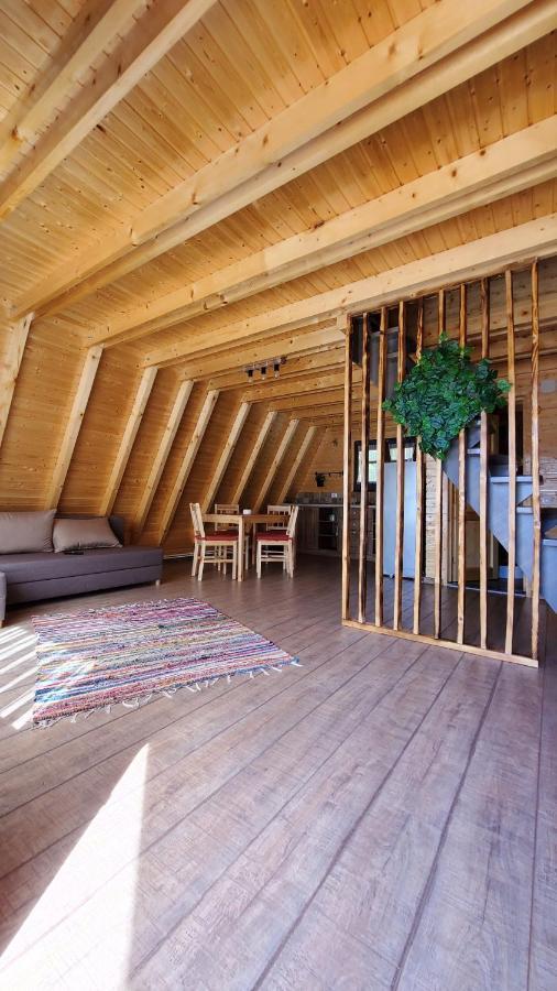 Catunul Din Podei A-Frame Dragoslavele Luaran gambar