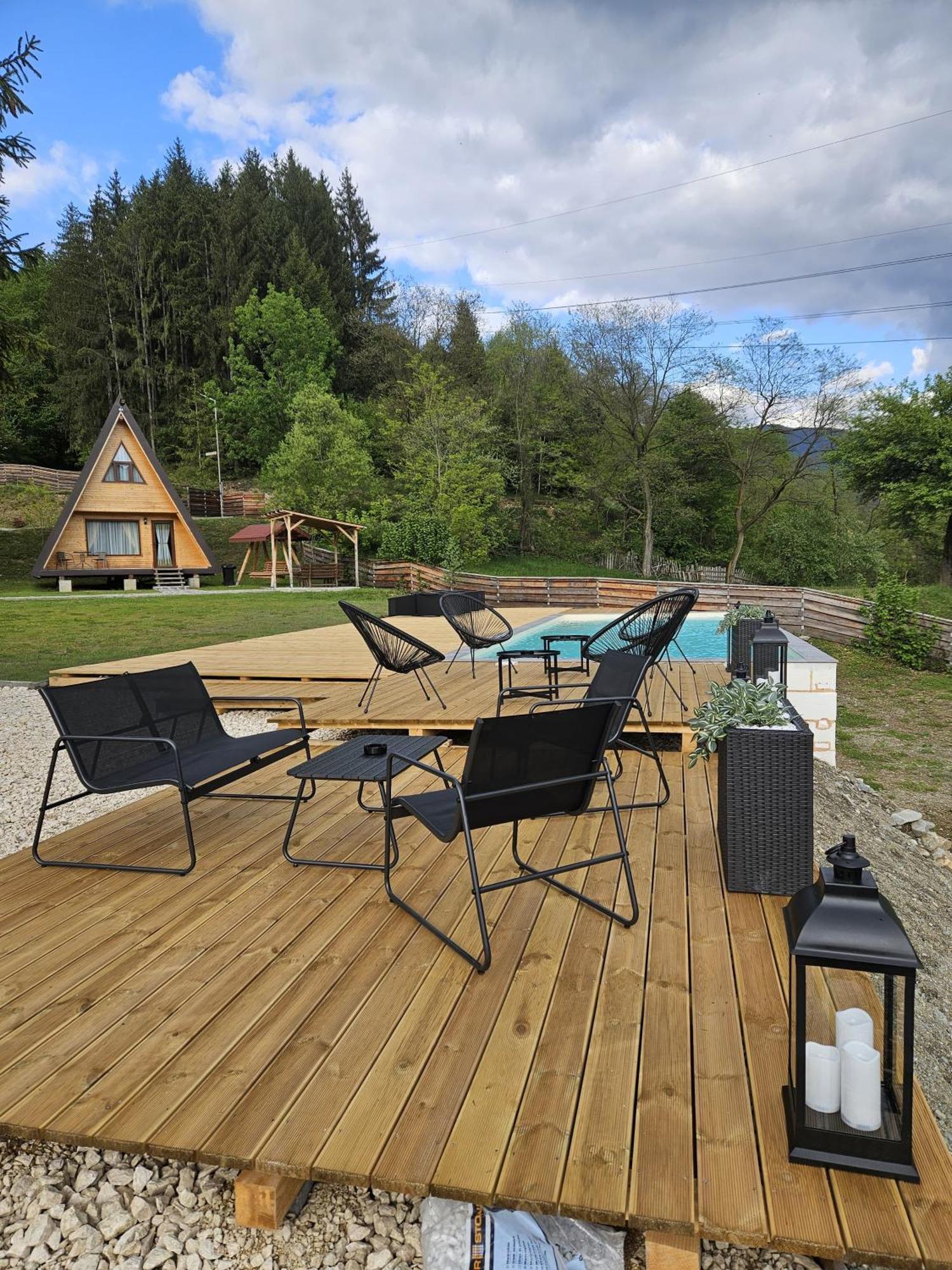 Catunul Din Podei A-Frame Dragoslavele Luaran gambar